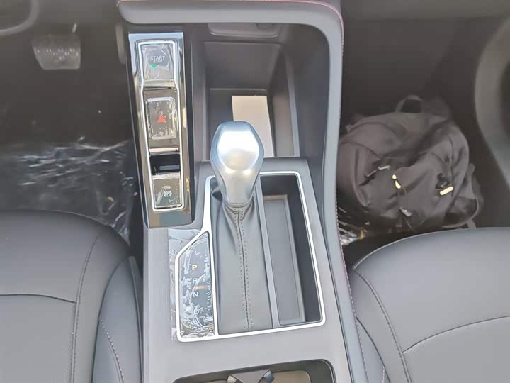 Фото 8 - Roewe i5