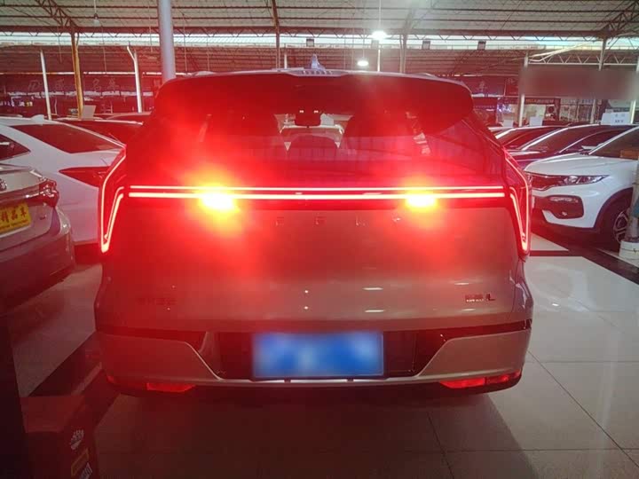 Фото 6 - Geely Atlas L