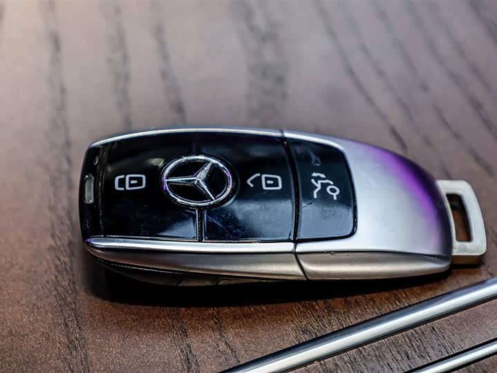 Фото 9 - Mercedes-Benz E-Class