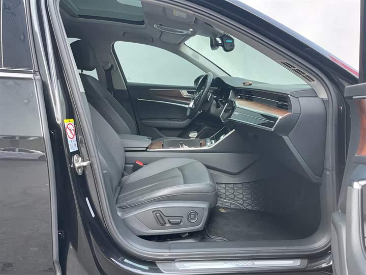 Фото 8 - Audi A6