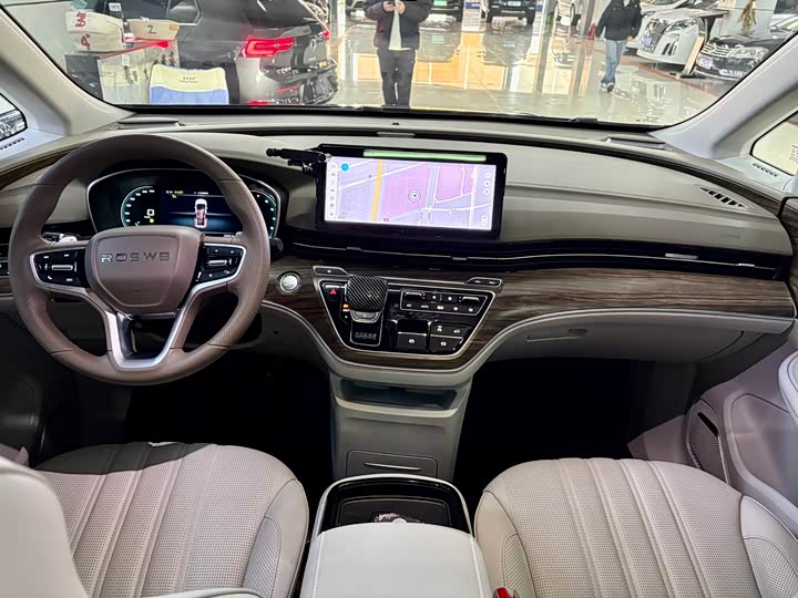 Фото 7 - Roewe iMax 8