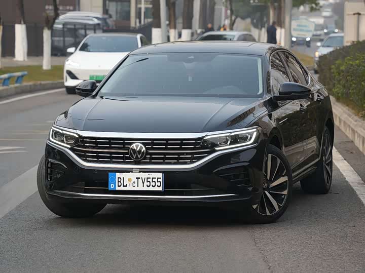 Фото 1 - Volkswagen Passat