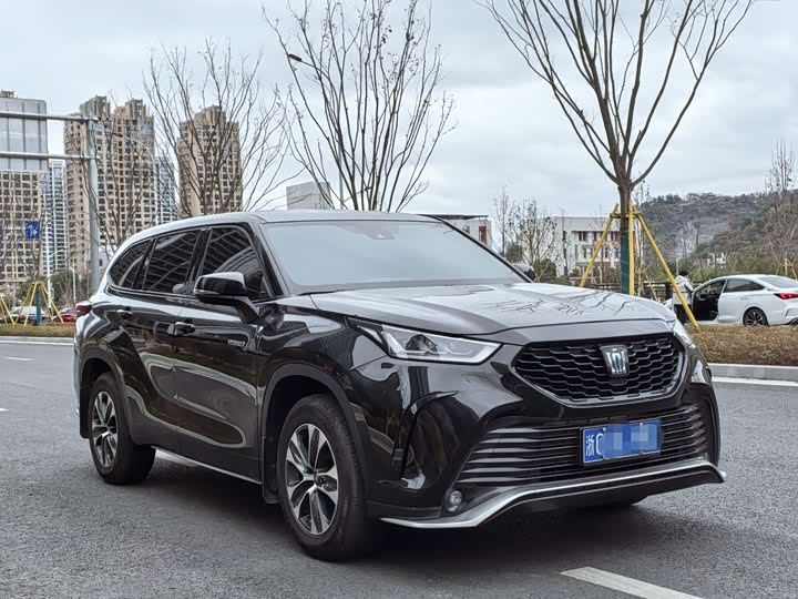 Фото 3 - Toyota Crown Kluger