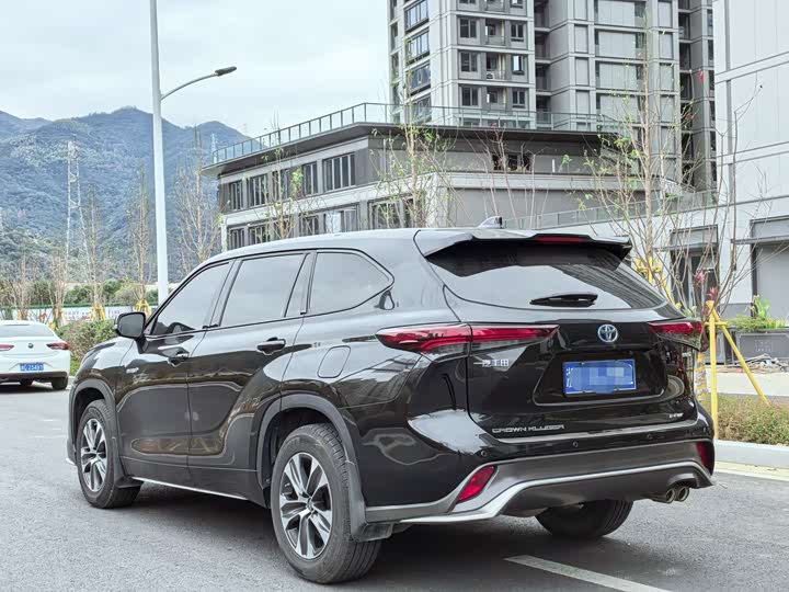 Фото 8 - Toyota Crown Kluger