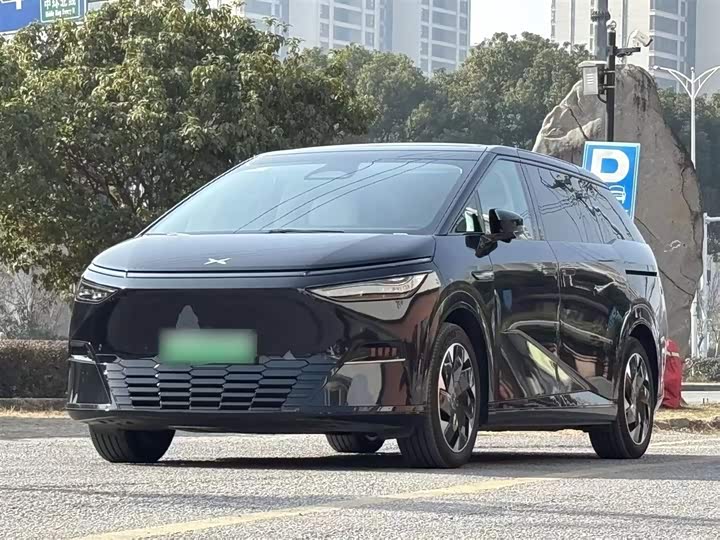 Фото 2 - XPeng X9