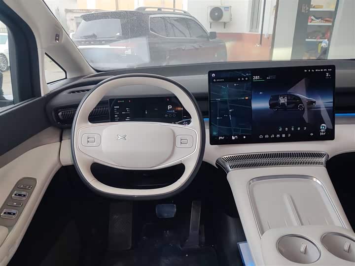 Фото 3 - XPeng X9