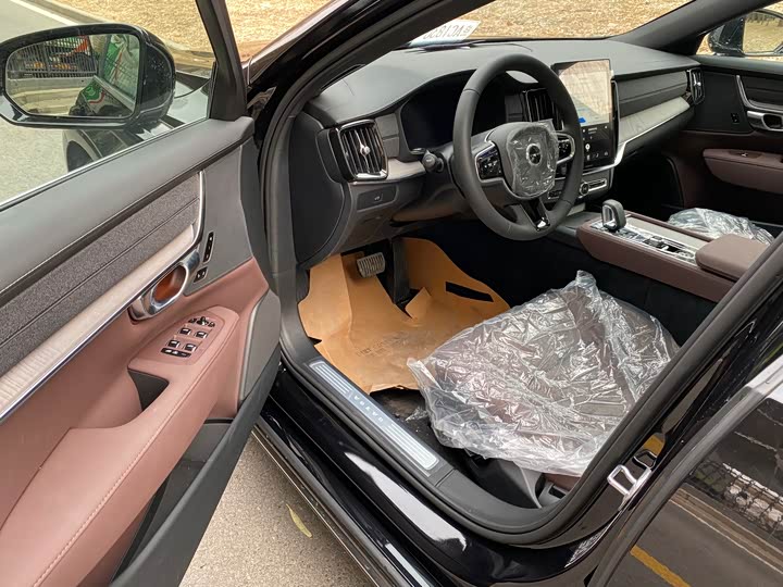 Фото 8 - Volvo S90