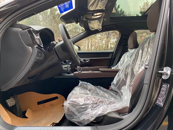 Фото 9 - Volvo S90