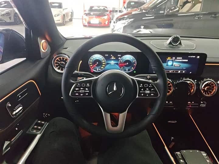 Фото 6 - Mercedes-Benz GLB-Class