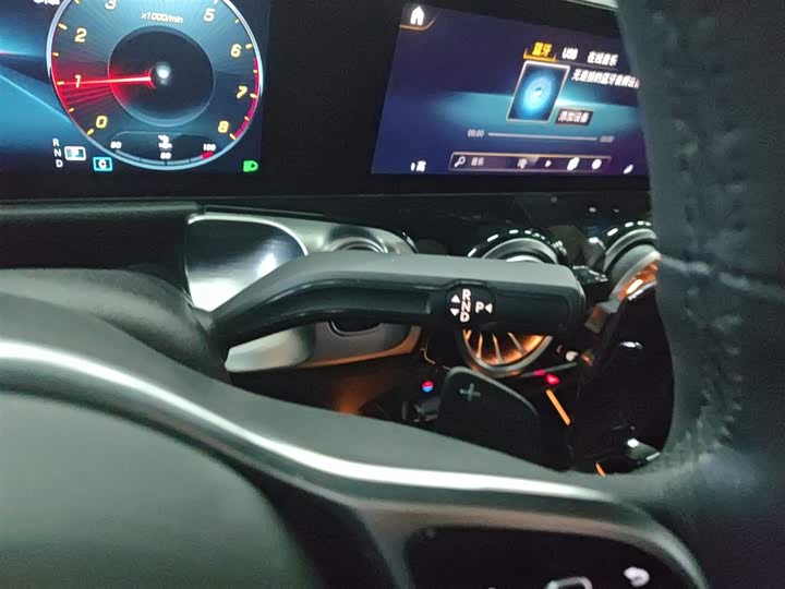 Фото 7 - Mercedes-Benz GLB-Class