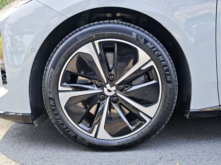 Фото 7 - Nio ET5T