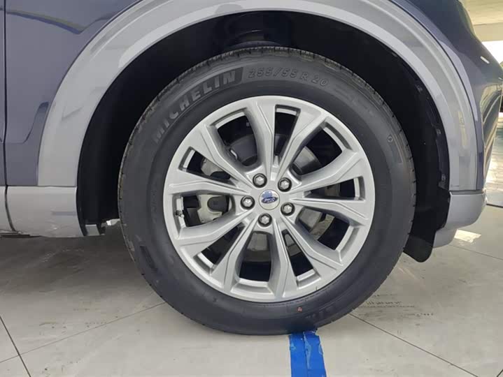 Фото 6 - Ford Explorer