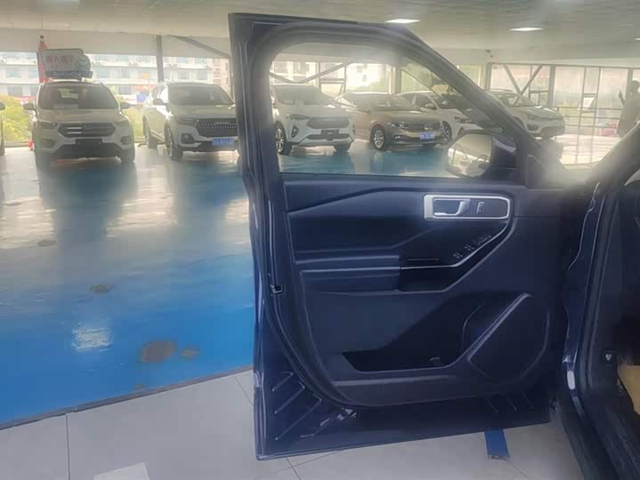 Фото 7 - Ford Explorer