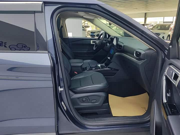 Фото 8 - Ford Explorer