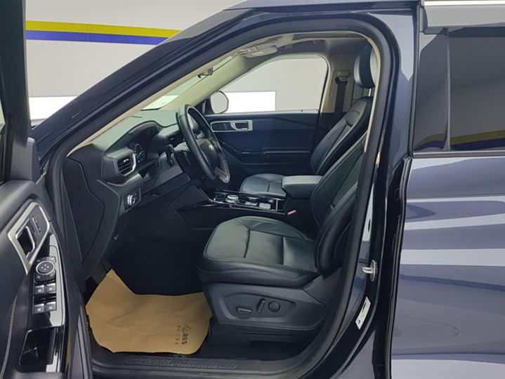 Фото 9 - Ford Explorer