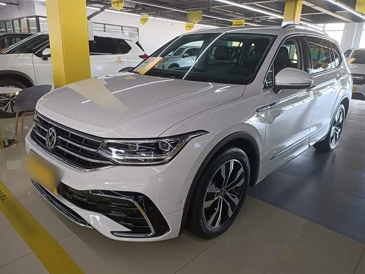 Фото 1 - Volkswagen Tiguan L Pro