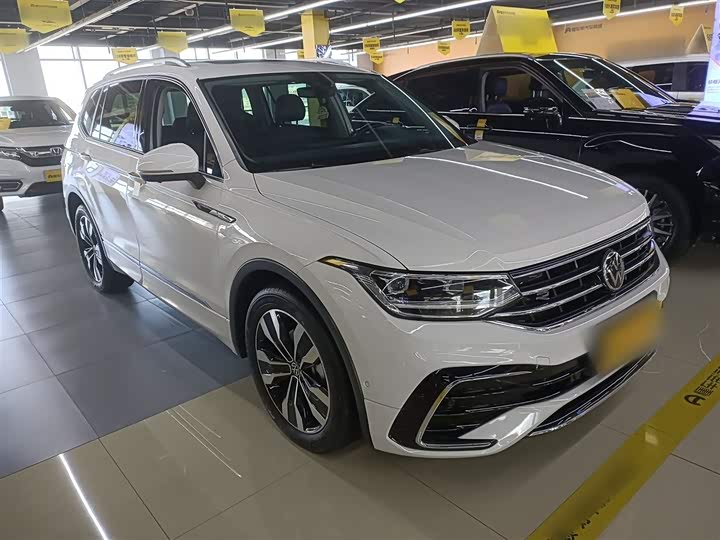 Фото 4 - Volkswagen Tiguan L Pro