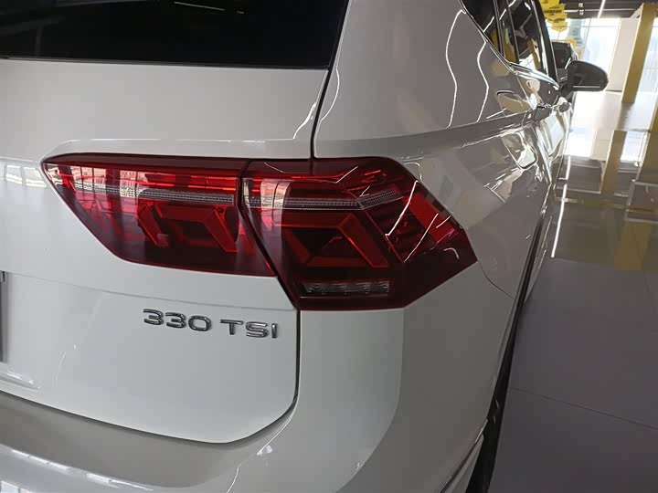 Фото 8 - Volkswagen Tiguan L Pro