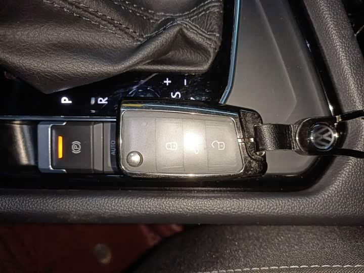 Фото 9 - Volkswagen Tiguan L Pro