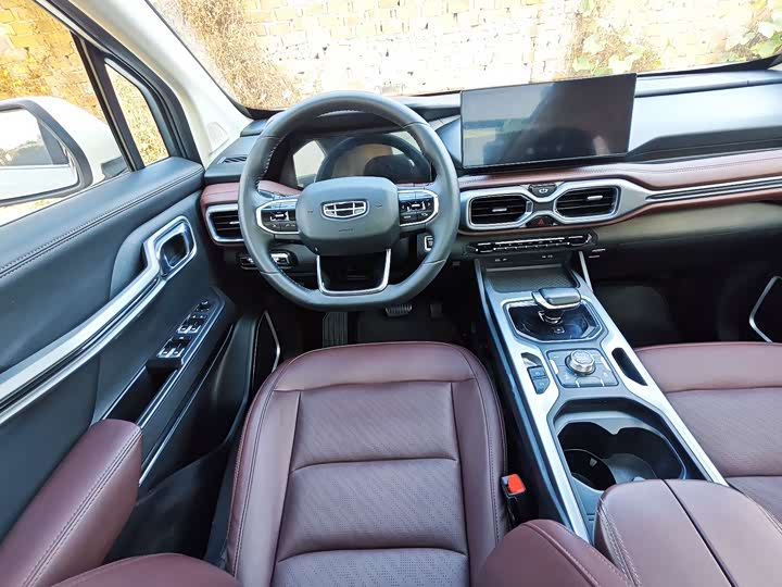 Фото 5 - Geely Okavango