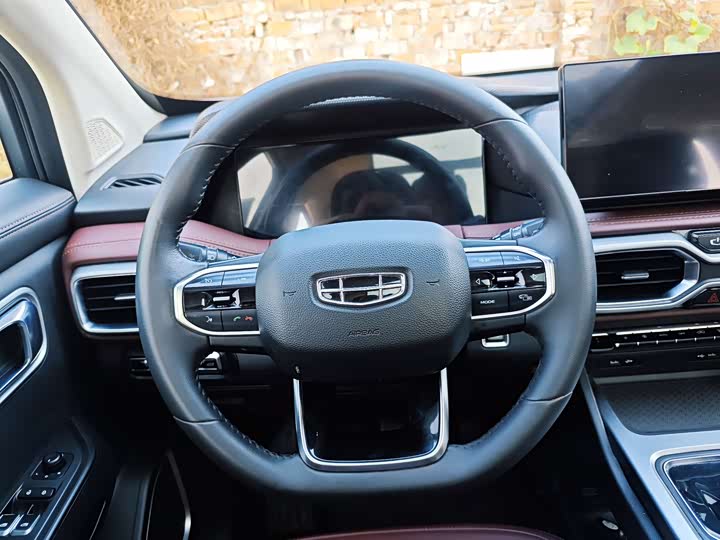 Фото 6 - Geely Okavango