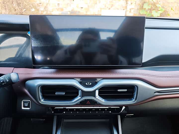 Фото 8 - Geely Okavango