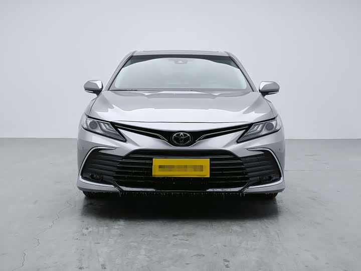 Фото 2 - Toyota Camry