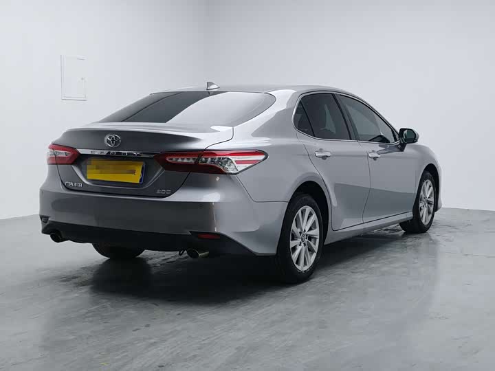 Фото 4 - Toyota Camry