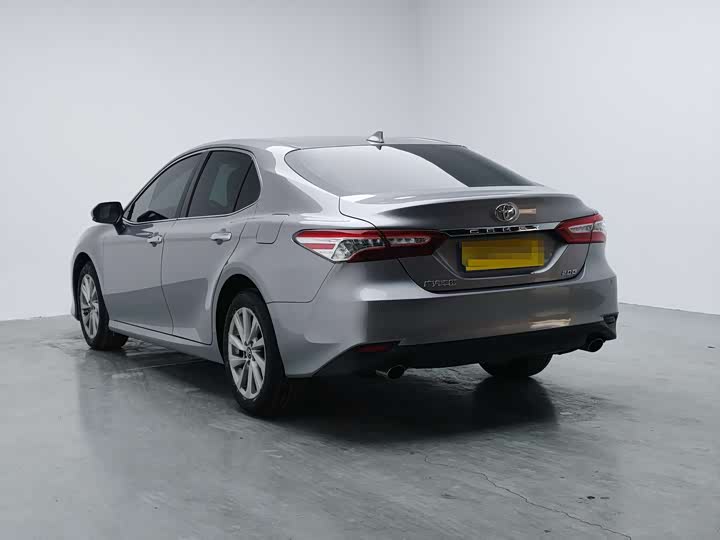 Фото 6 - Toyota Camry