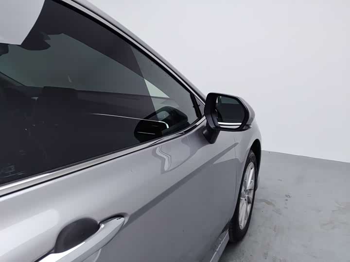 Фото 8 - Toyota Camry