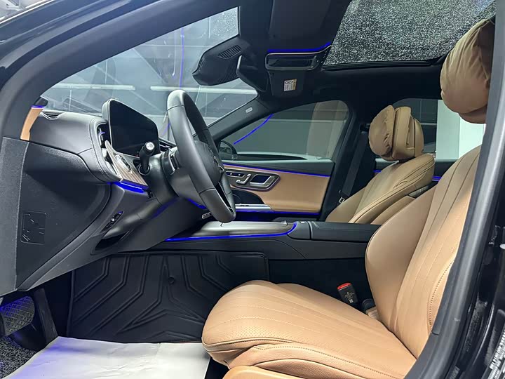 Фото 4 - Mercedes-Benz E-Class