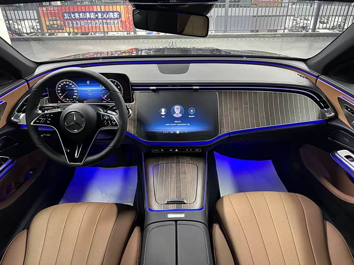 Фото 7 - Mercedes-Benz E-Class