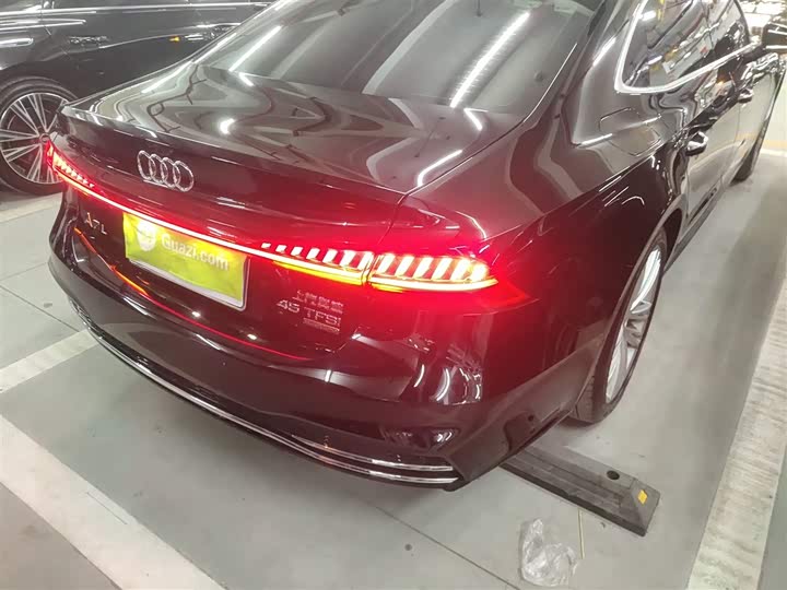 Фото 8 - Audi A7L