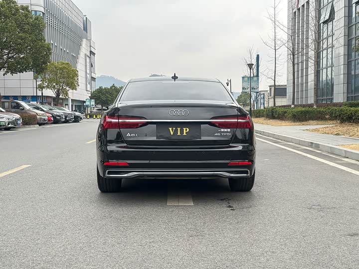 Фото 4 - Audi A6L