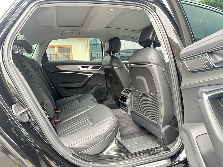 Фото 7 - Audi A6L