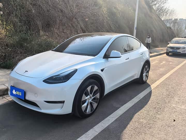 Фото 1 - Tesla Model Y