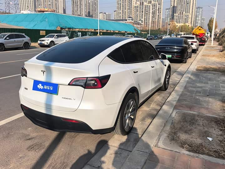 Фото 3 - Tesla Model Y