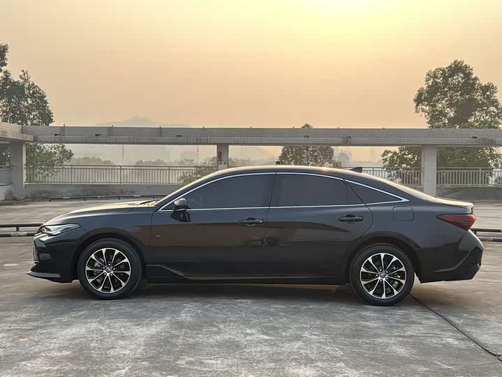 Фото 8 - Toyota Avalon