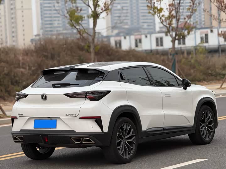 Фото 7 - Changan UNI-V