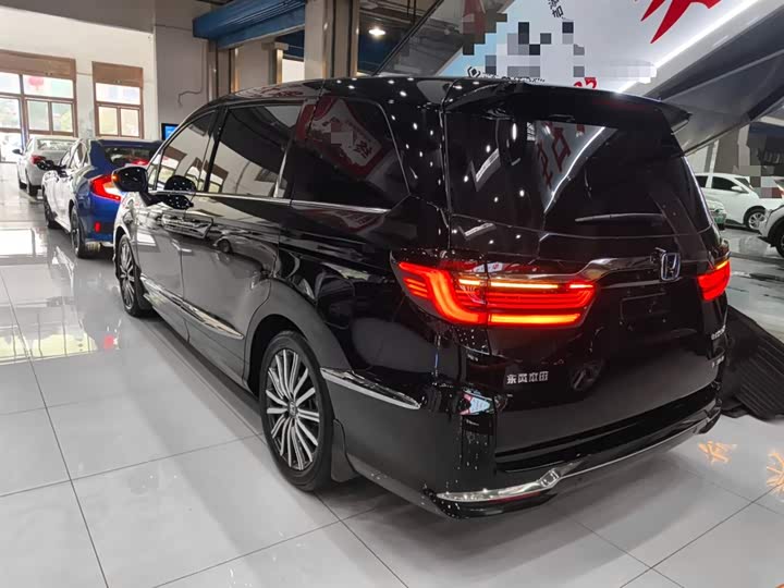 Фото 5 - Honda Elysion