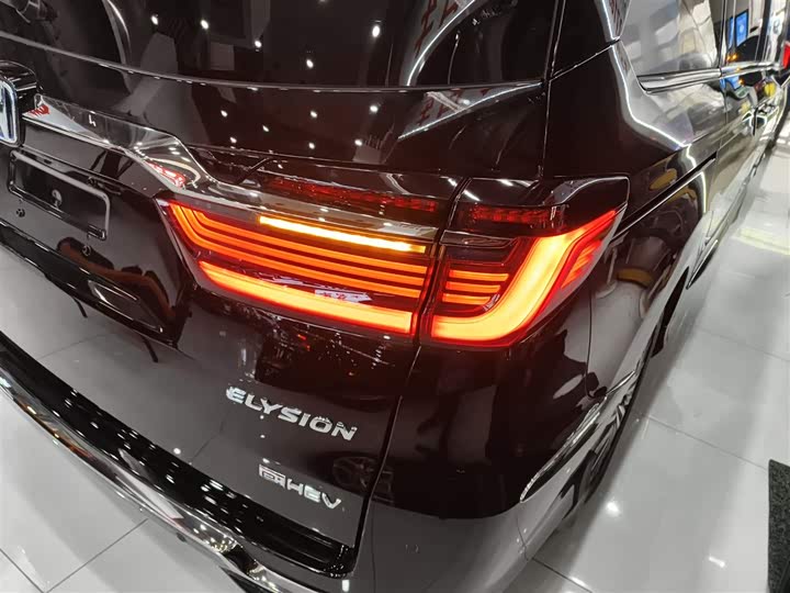 Фото 8 - Honda Elysion