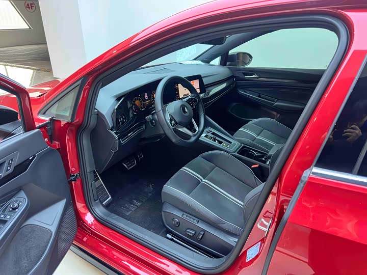 Фото 9 - Volkswagen Golf