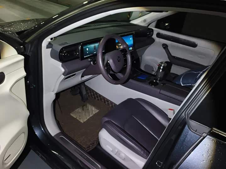 Фото 9 - Leapmotor C11