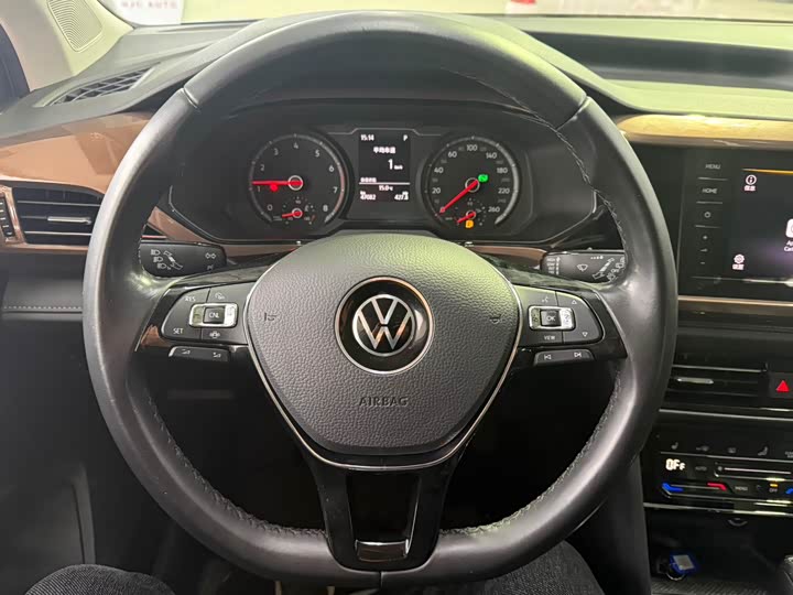 Фото 9 - Volkswagen Tharu