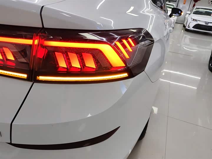 Фото 8 - Volkswagen Lamando L