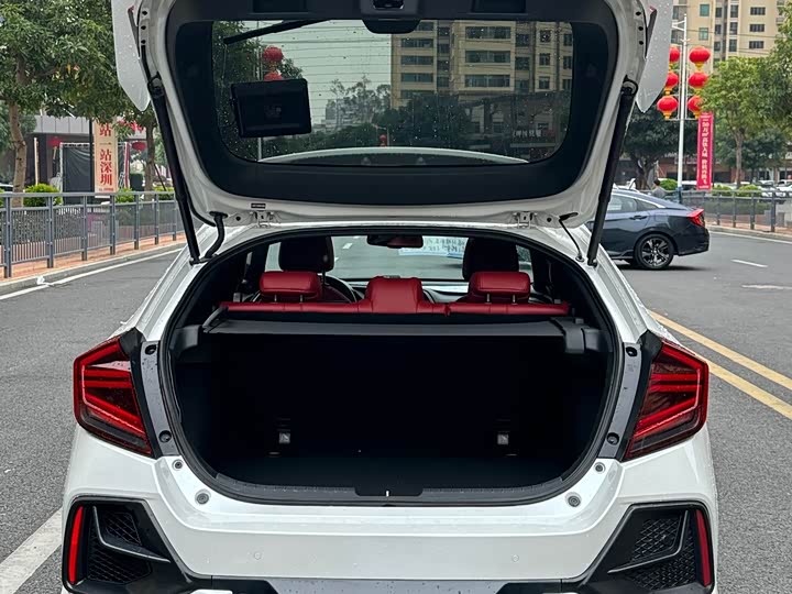 Фото 8 - Honda Civic