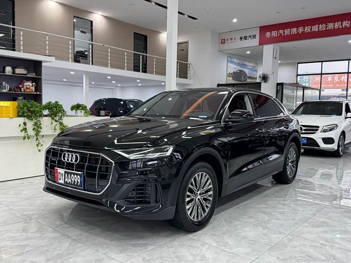 Фото 3 - Audi Q8