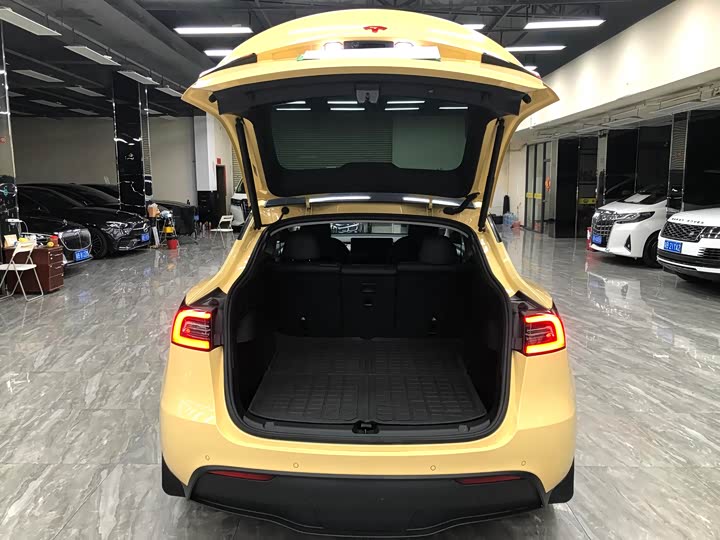 Фото 8 - Tesla Model Y