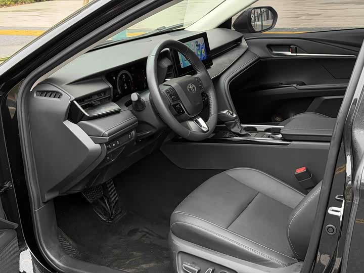 Фото 6 - Toyota Camry