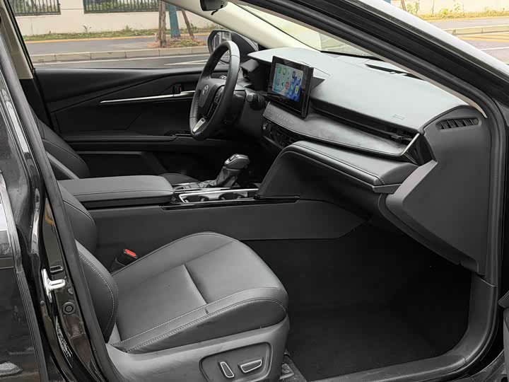 Фото 7 - Toyota Camry